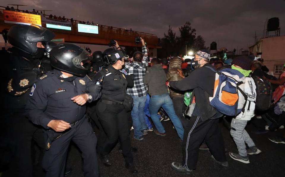 Caravana migrante se enfrenta a polic as capitalinos en su llegada